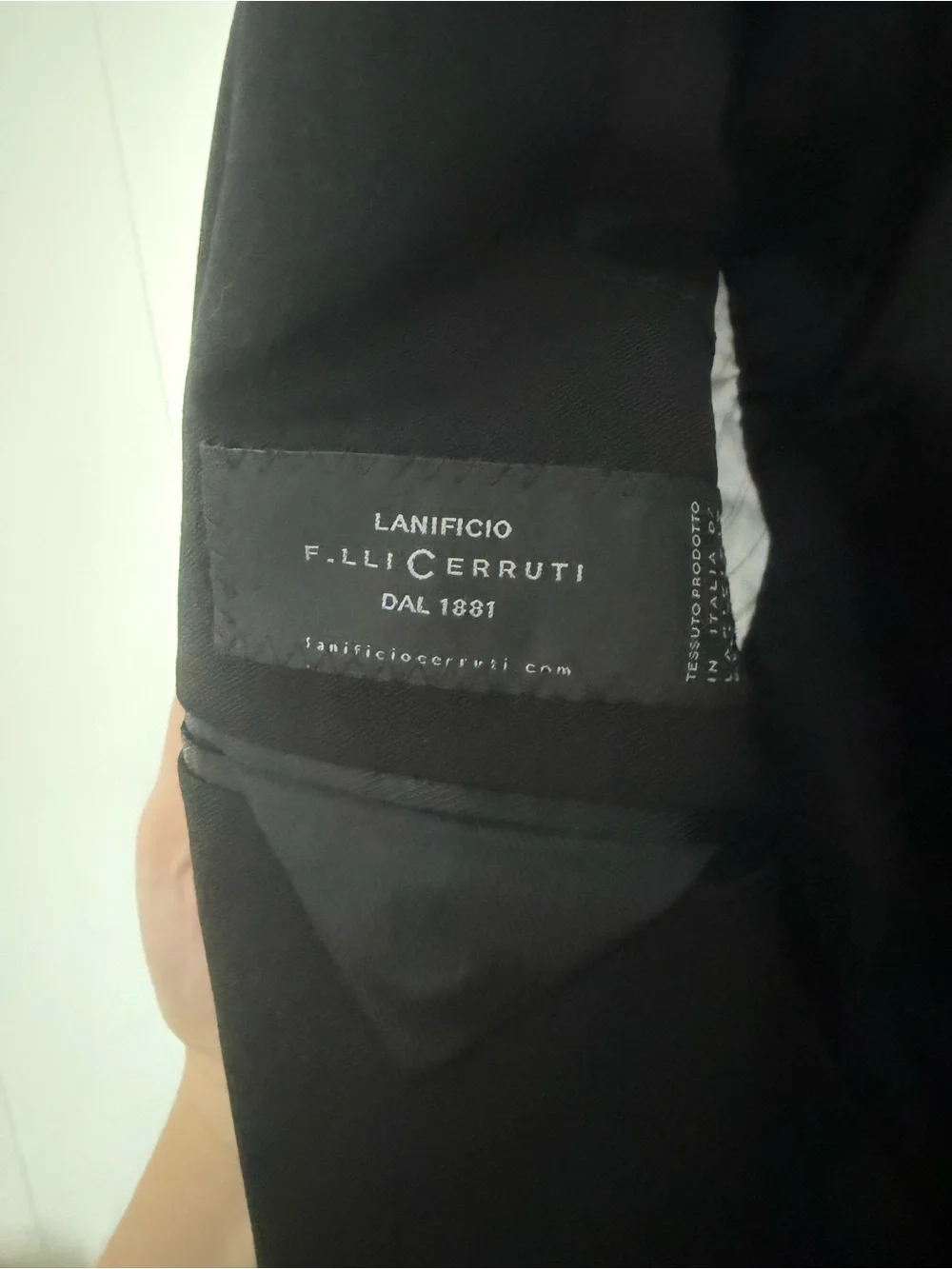 Cerruti 1881 tailored black